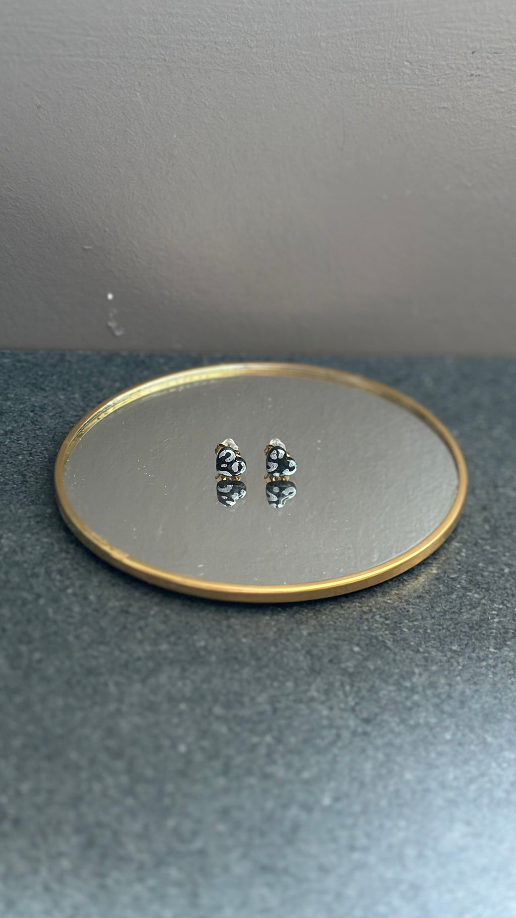 Puces d’oreilles cœur noir léopard