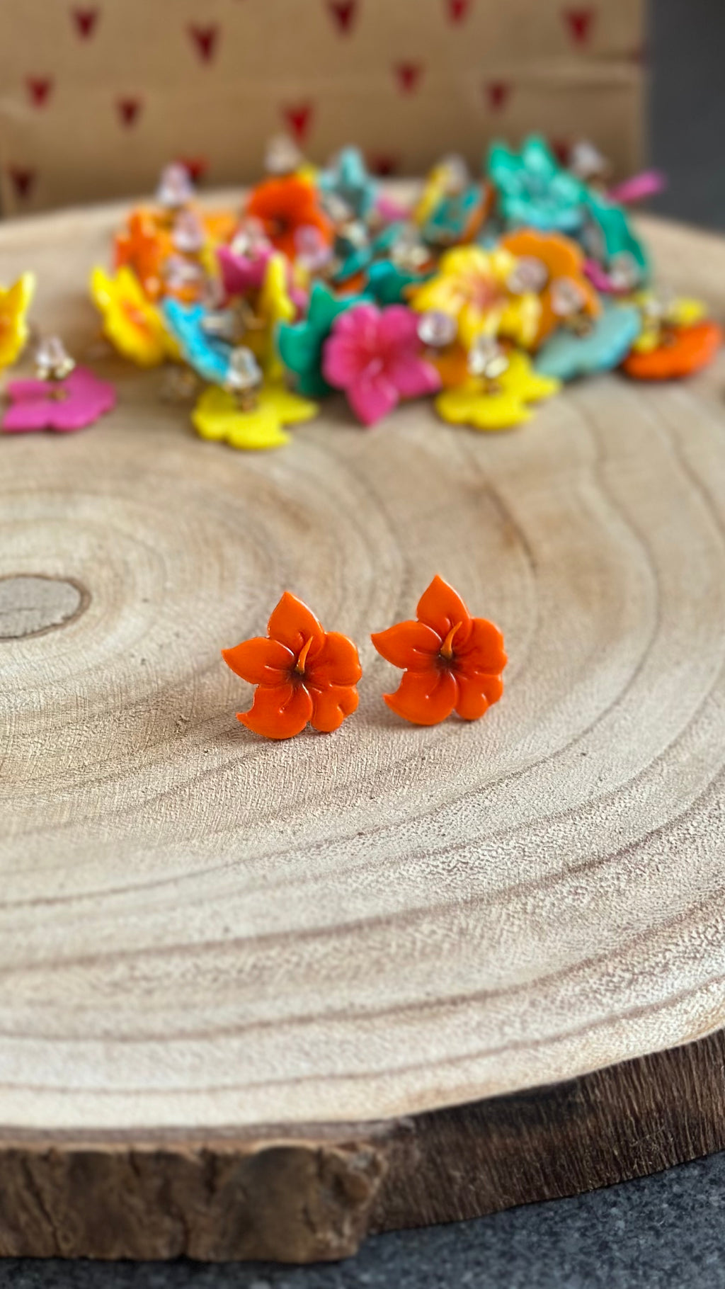 Puce d’oreille fleur d’hibiscus orange