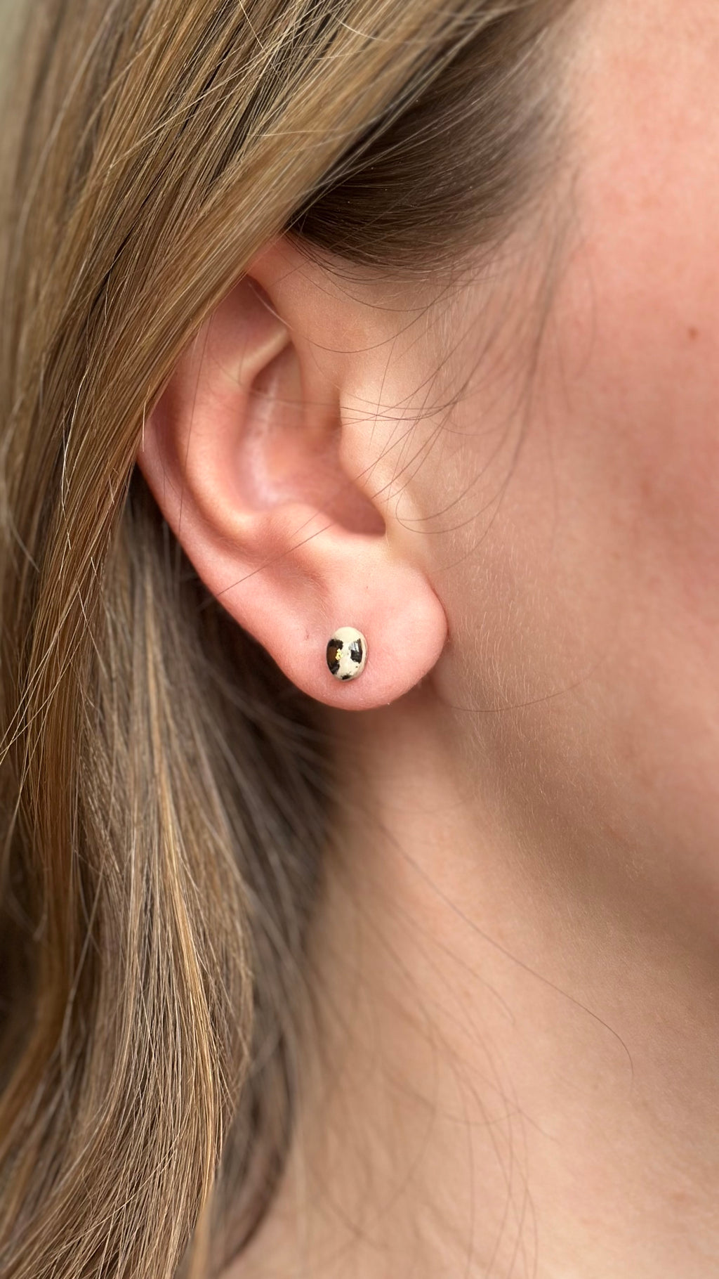 Puces d’oreilles ovale beige léopard