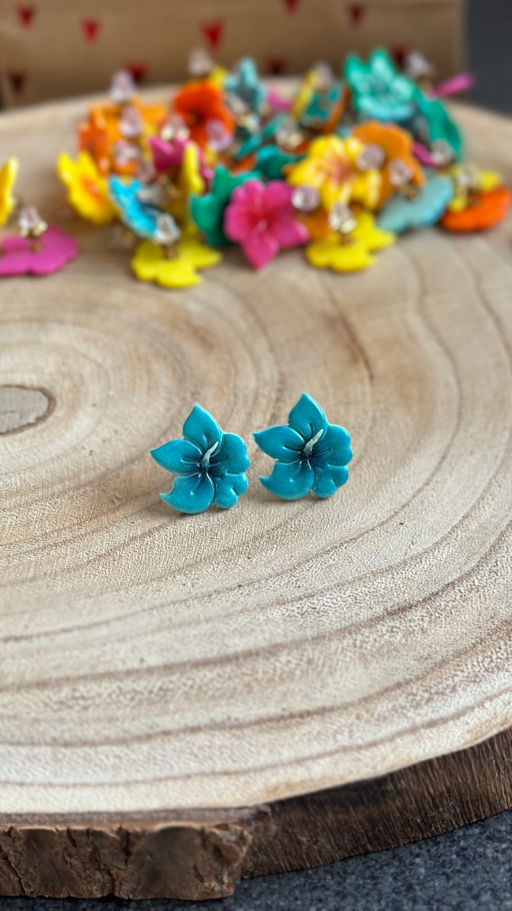 Puce d’oreille fleur d’hibiscus bleu