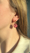 Boucle d’oreille fleur rose