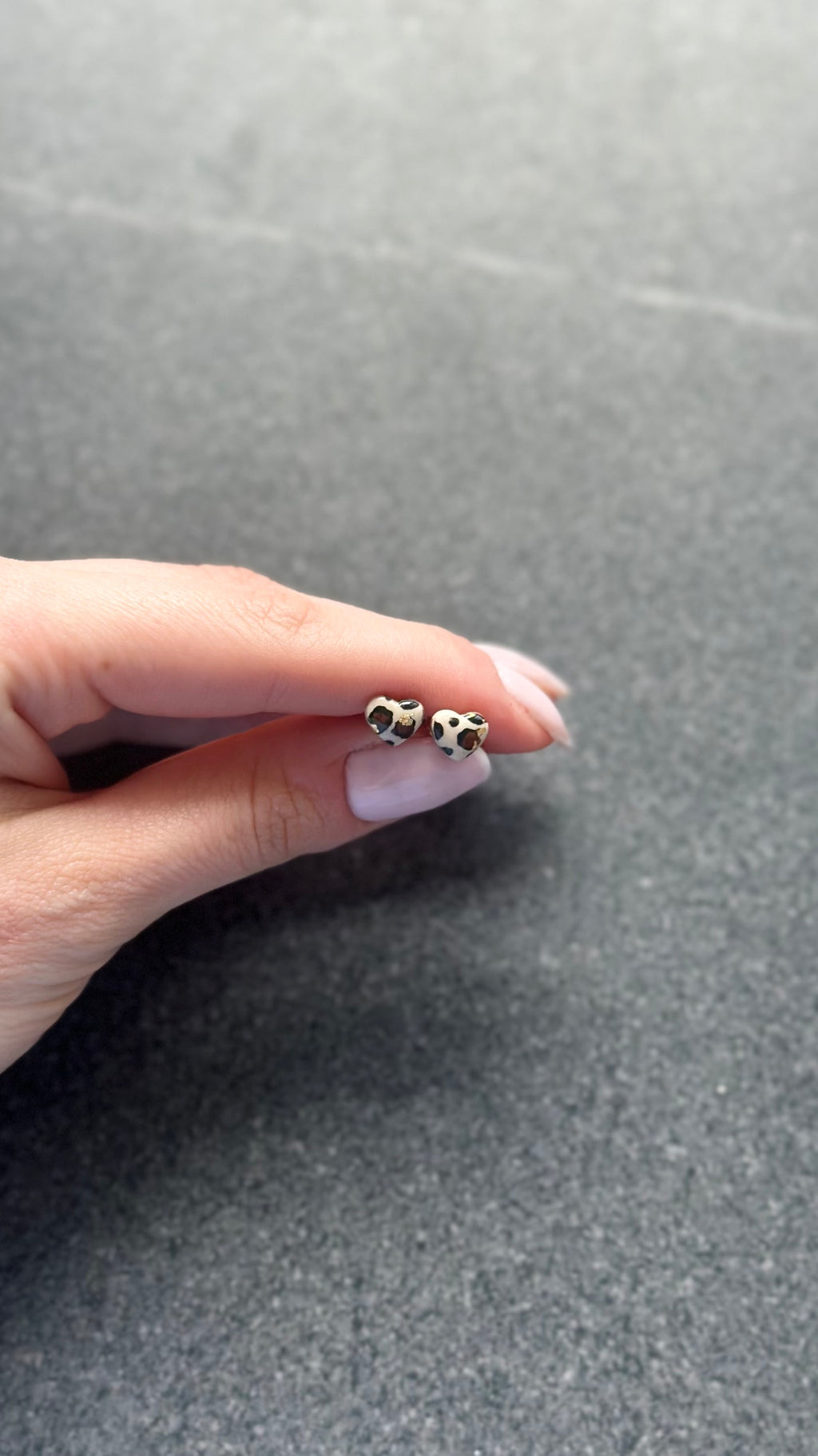 Puces d’oreilles cœur beige léopard