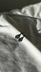 Boucle d’oreille goûte noir léopard
