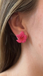Puce d’oreille fleur d’hibiscus rose