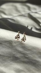 Boucle d’oreille goûte blanche léopard