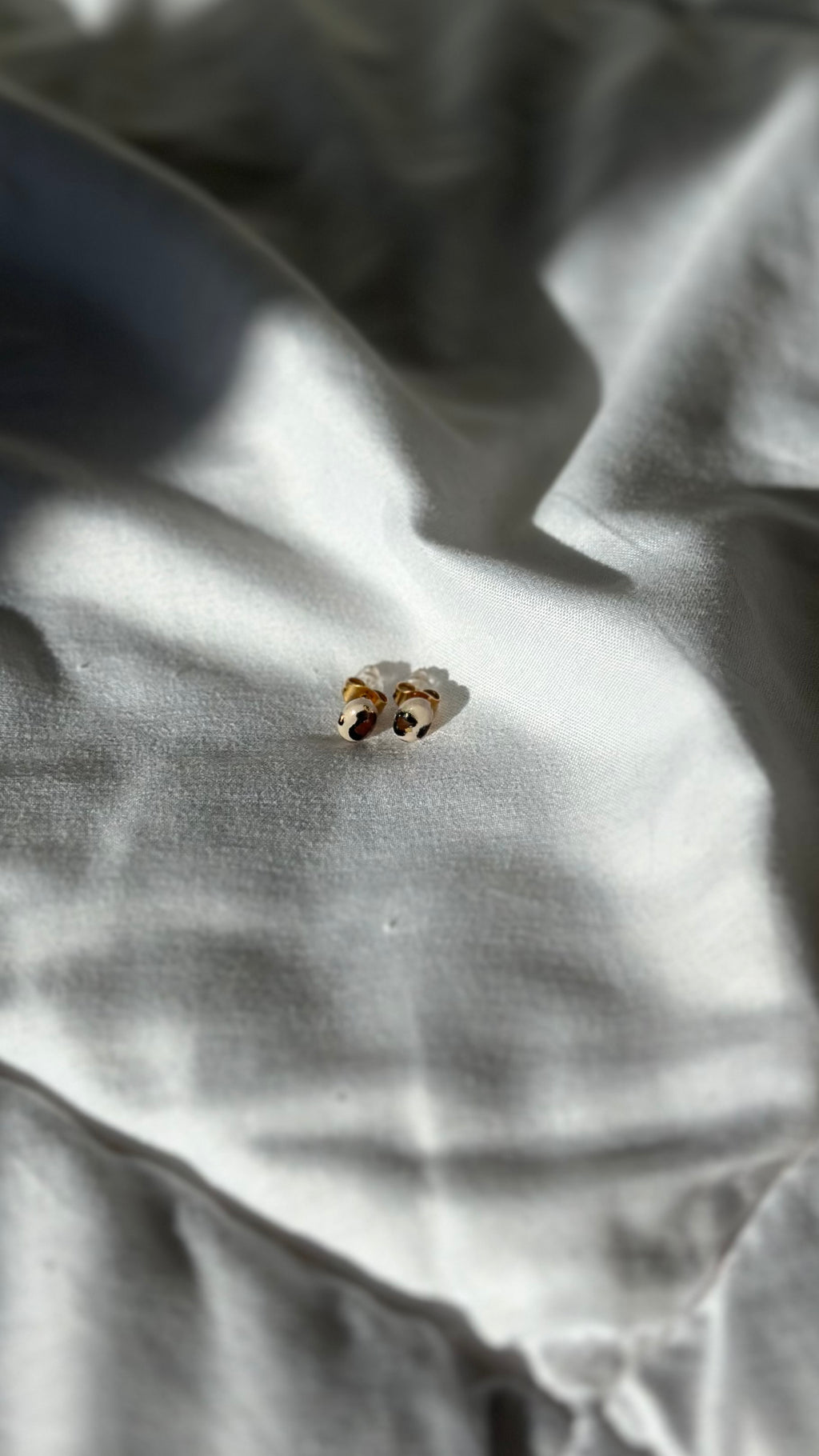 Puces d’oreilles ovale beige léopard
