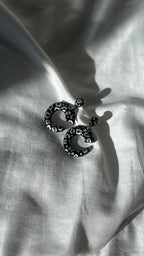 Boucle d’oreille C noir léopard
