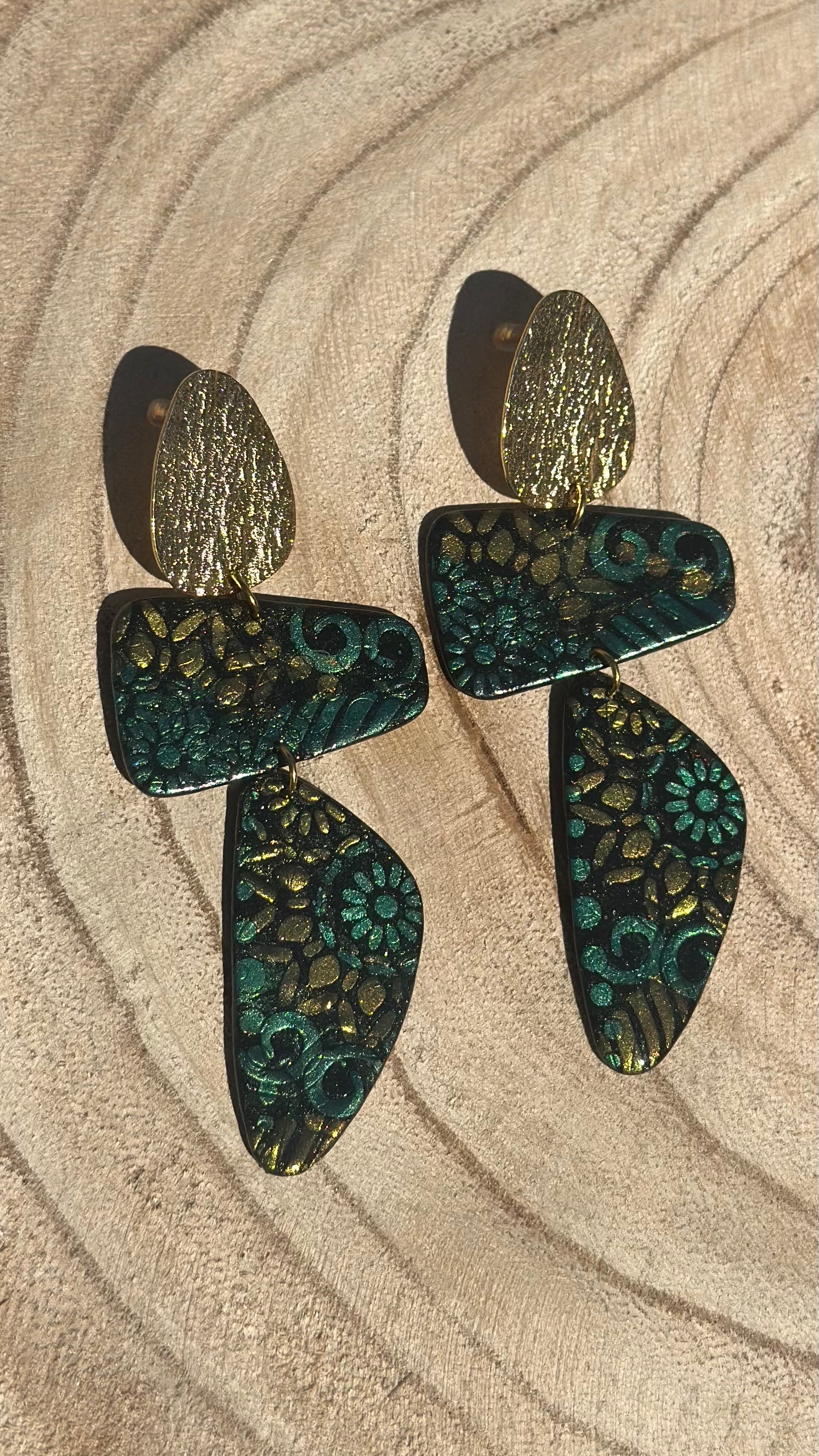 Pendantes dorés vert