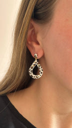 Boucle d’oreille grande goute blanche léopard