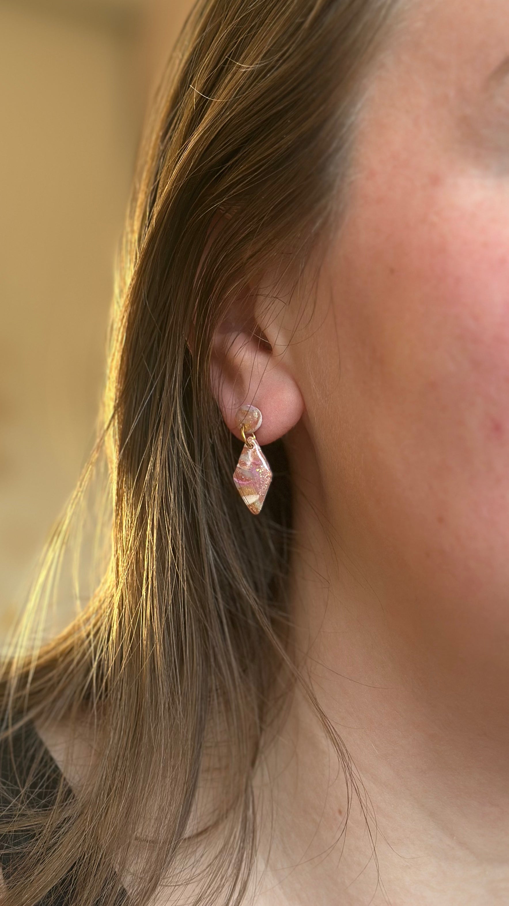 Boucle d’oreille losange rose