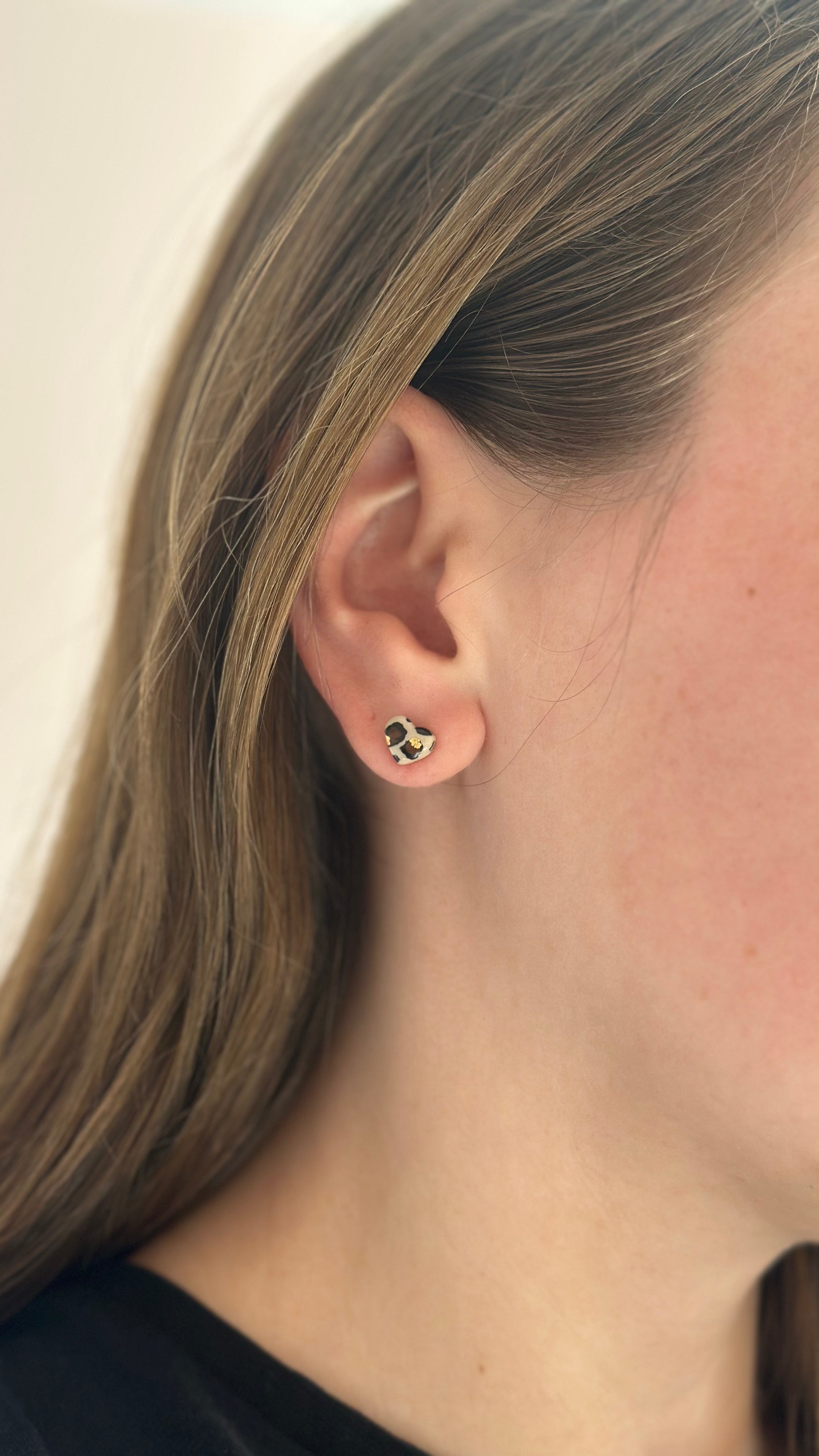 Puces d’oreilles cœur beige léopard