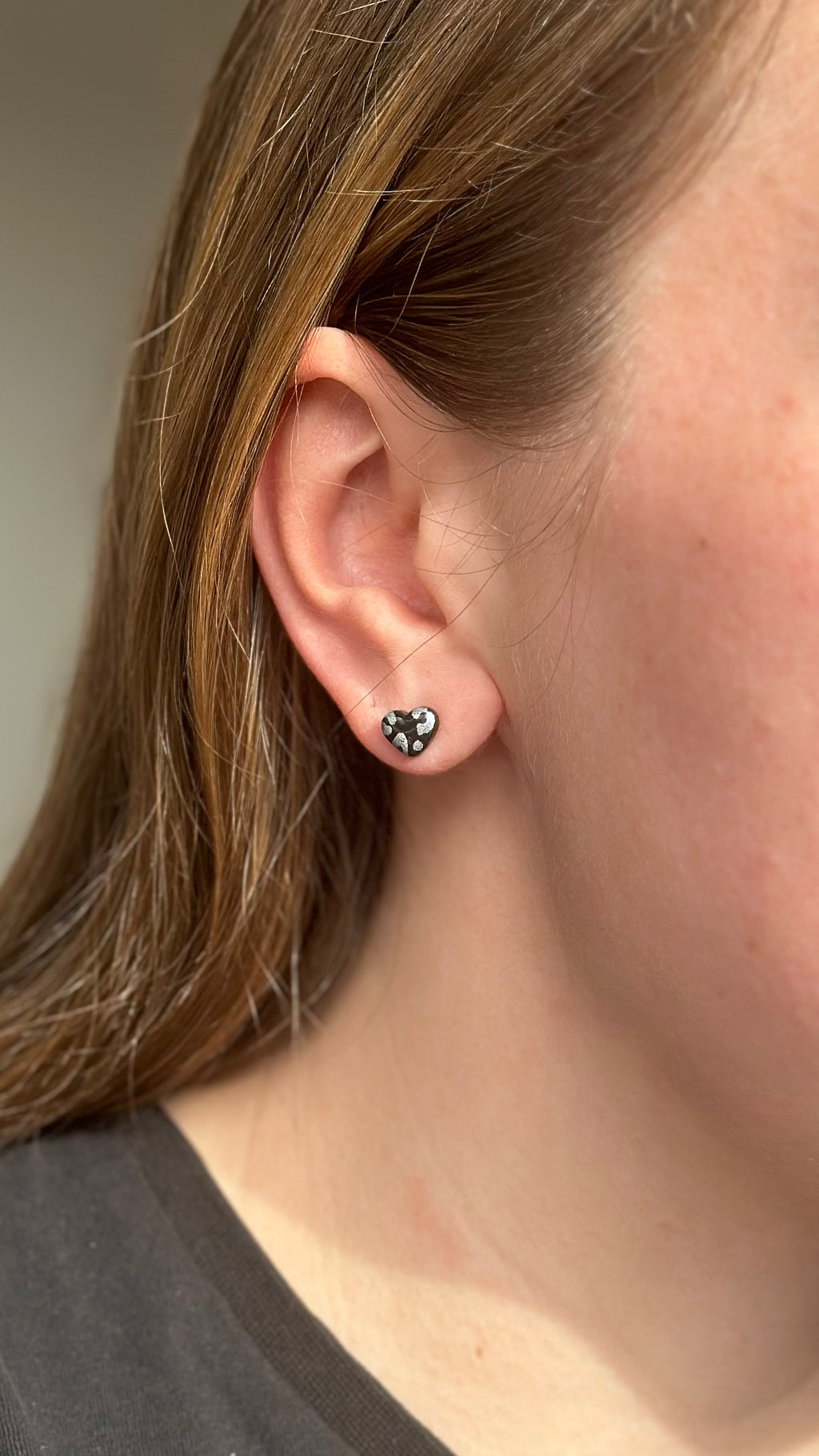 Puces d’oreilles cœur noir léopard