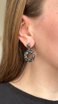 Boucle d’oreille C noir léopard