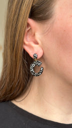 Boucle d’oreille C noir léopard