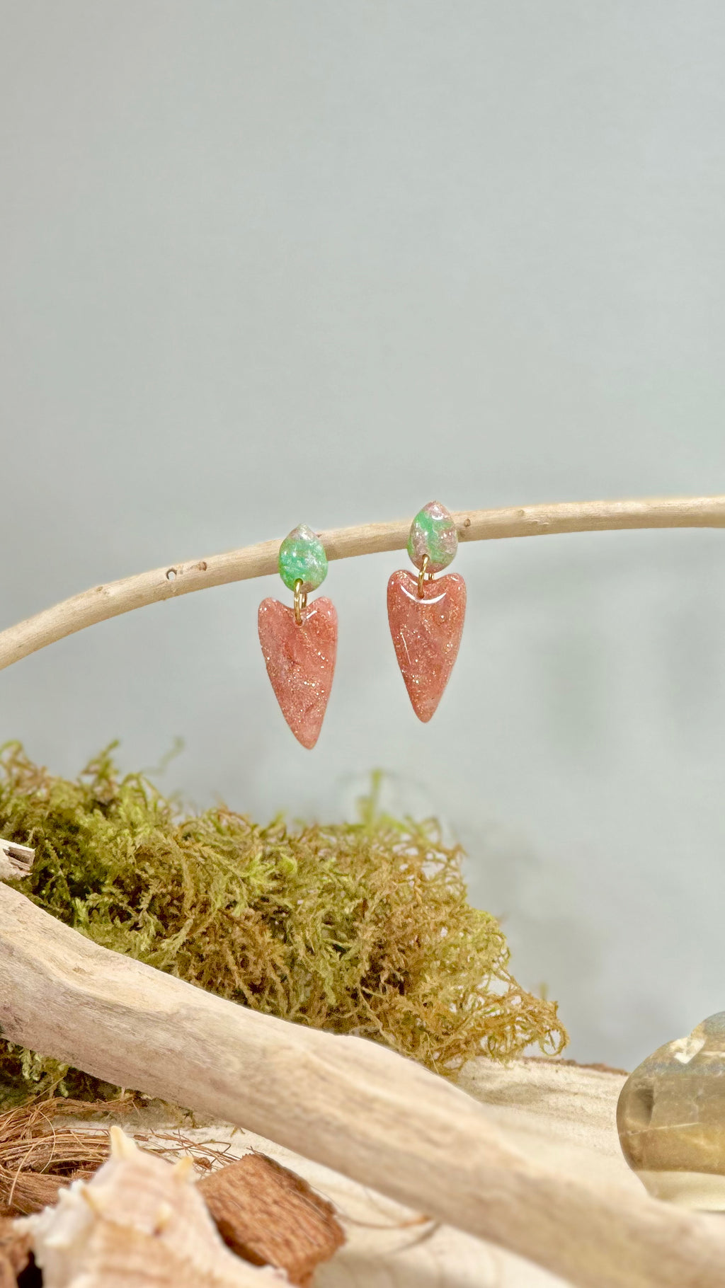 Boucles d'oreilles flèche rose et verte