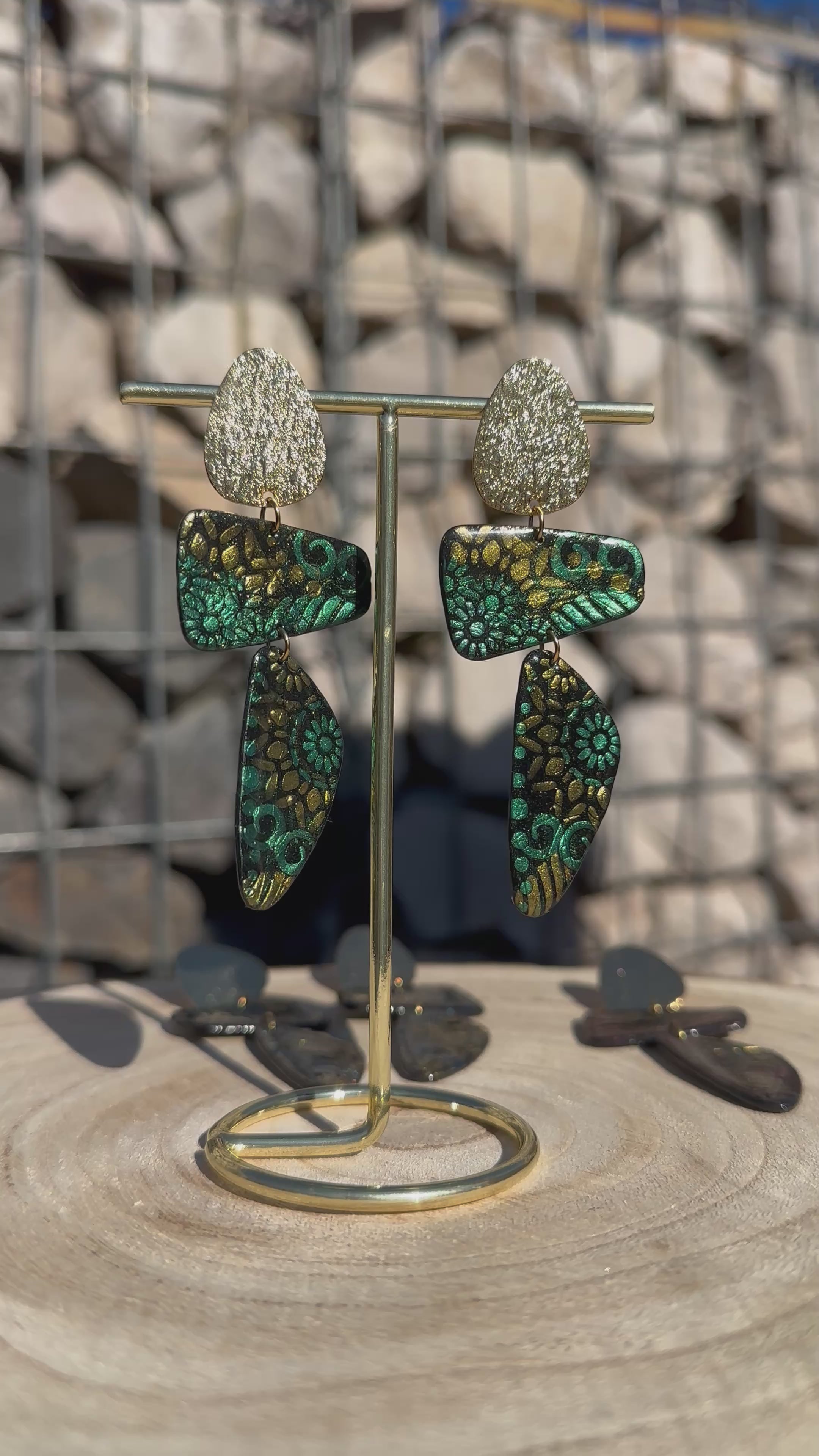 Pendantes dorés vert